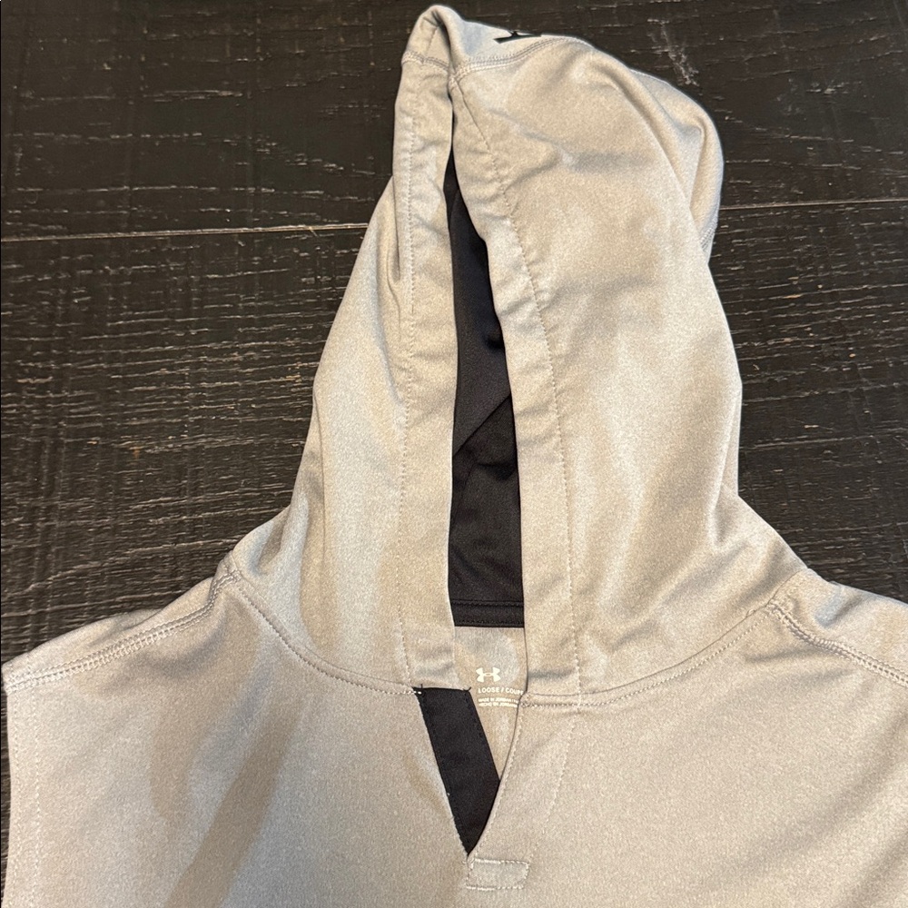 Under Armour men’s medium heat gear loose Light Gray Muscle Tee with hoodie - Picture 2 of 6